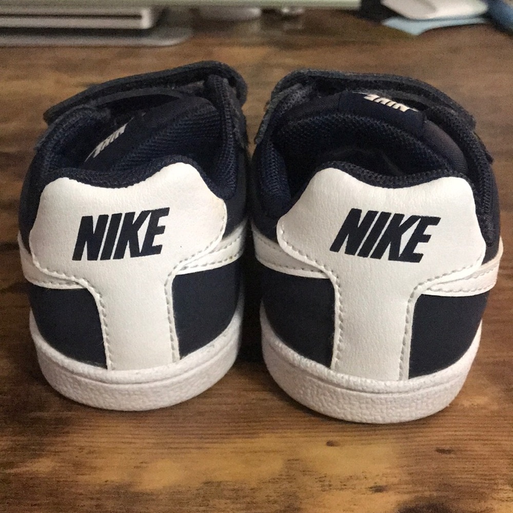 EUC Nike Court Royale